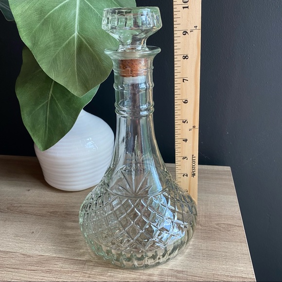 Vintage Decanter with STopper - Picture 12 of 14